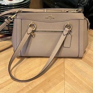 Coach bag nude colored with gold hardware
